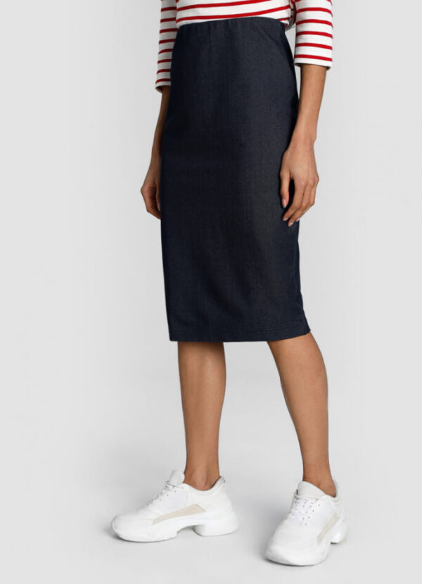 Dark knitted skirt