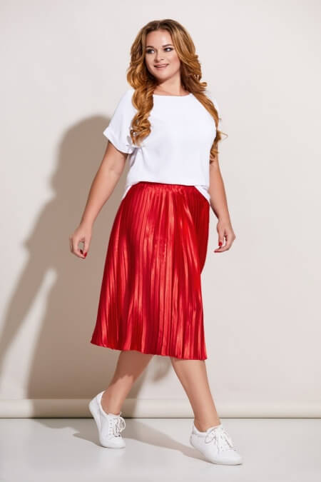 Red pleated skirt