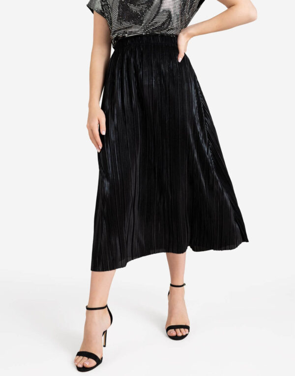Black pleated skirt