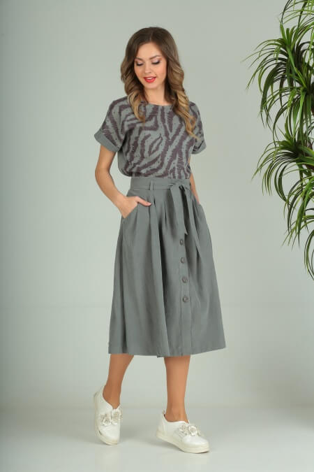 Grey skirt
