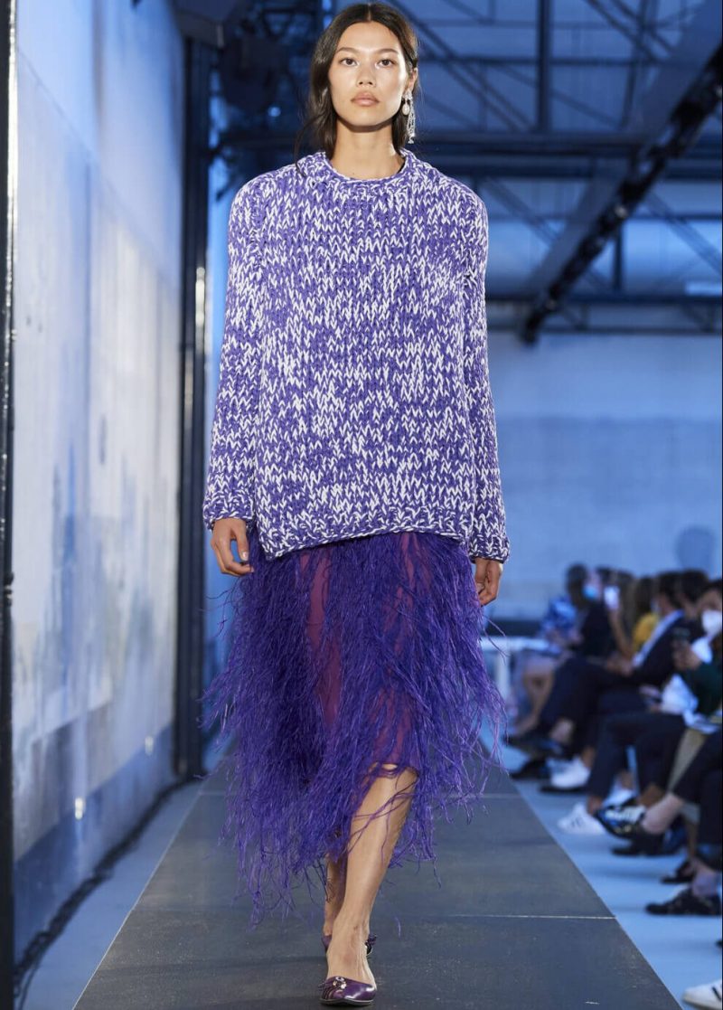Skirt with feathers