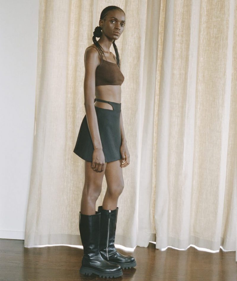 Necklines at the waist