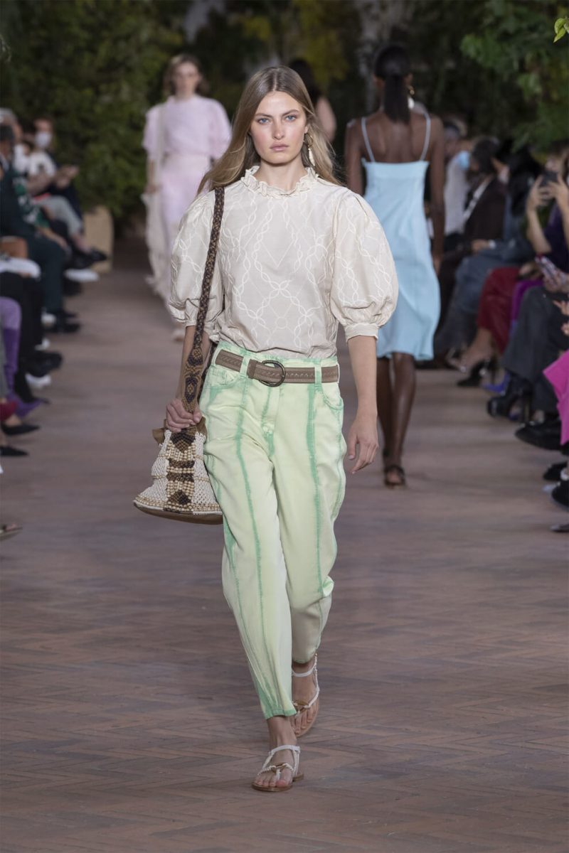 Jeans with a pistachio shade