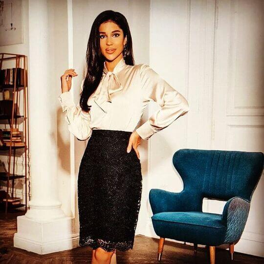 Skirt with lace
