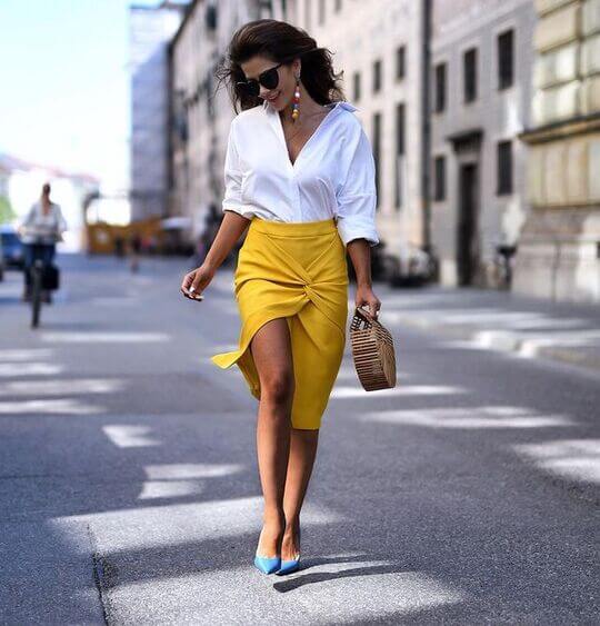 Fashionable yellow skirt
