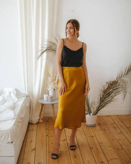 Long yellow skirt