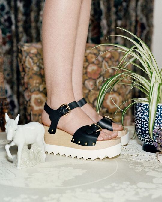 Tractor sole sandals