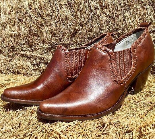 Country shoes