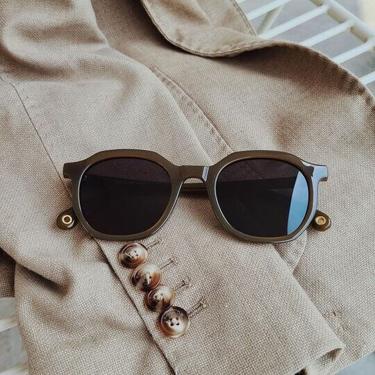 Vayfarer glasses