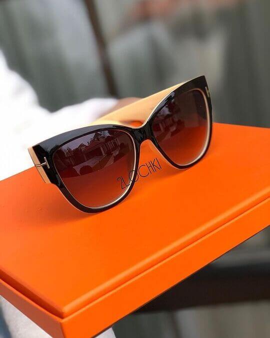 Cat's eye glasses