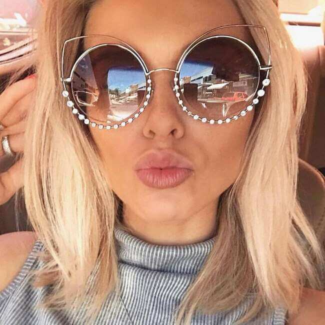 Glasses with "cat's eye"