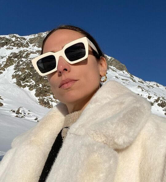 Fashionable white frame