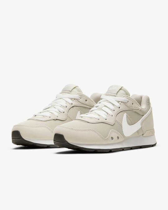 Nike Venture Runner sneakers