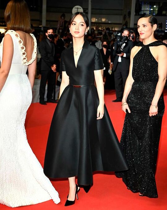 Dress with a puffy skirt