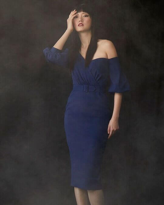 Dress with voluminous sleeves
