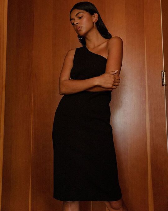 Asymmetry in the dress