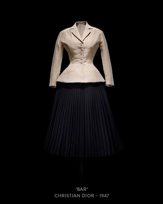 Clothing that emphasizes femininity