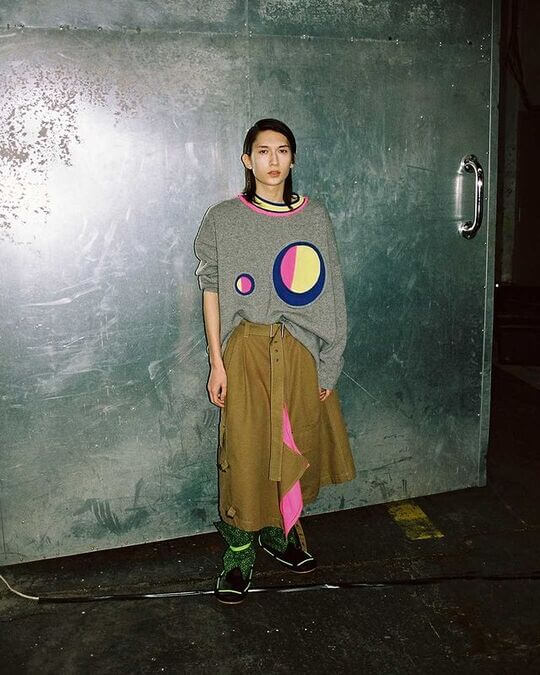 Sweatshirt