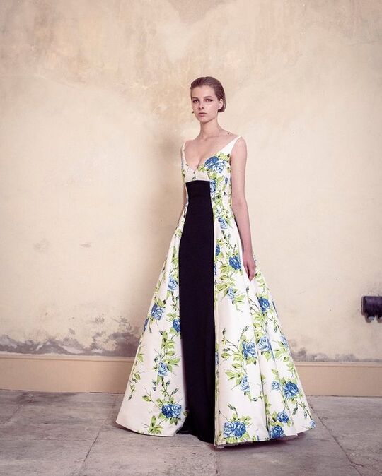 Dress with a puffy skirt