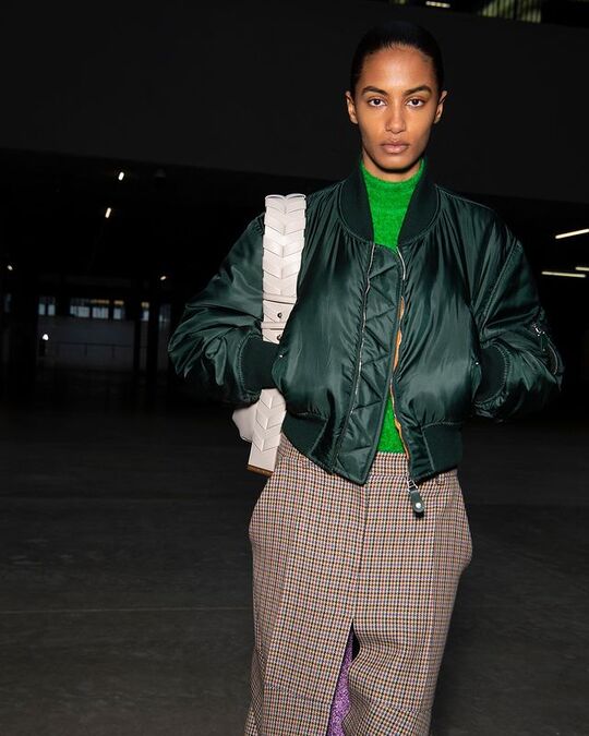 Shortened bomber