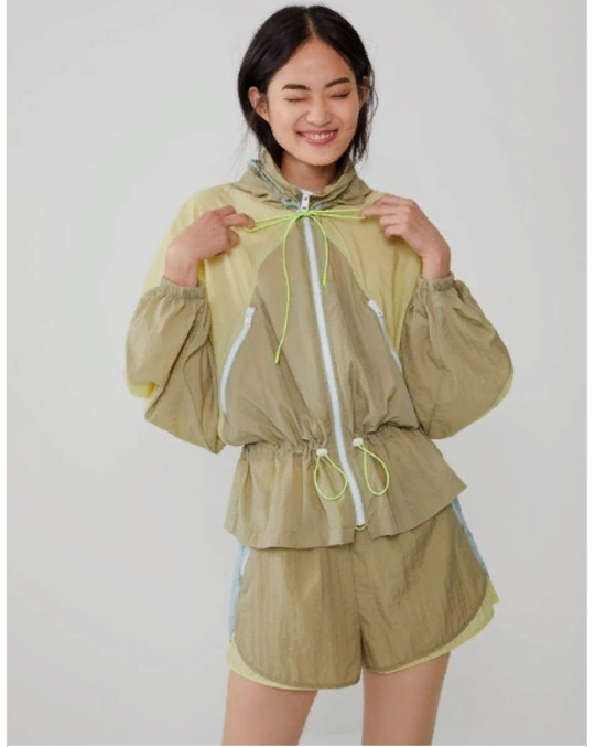 Fitted beige windbreaker