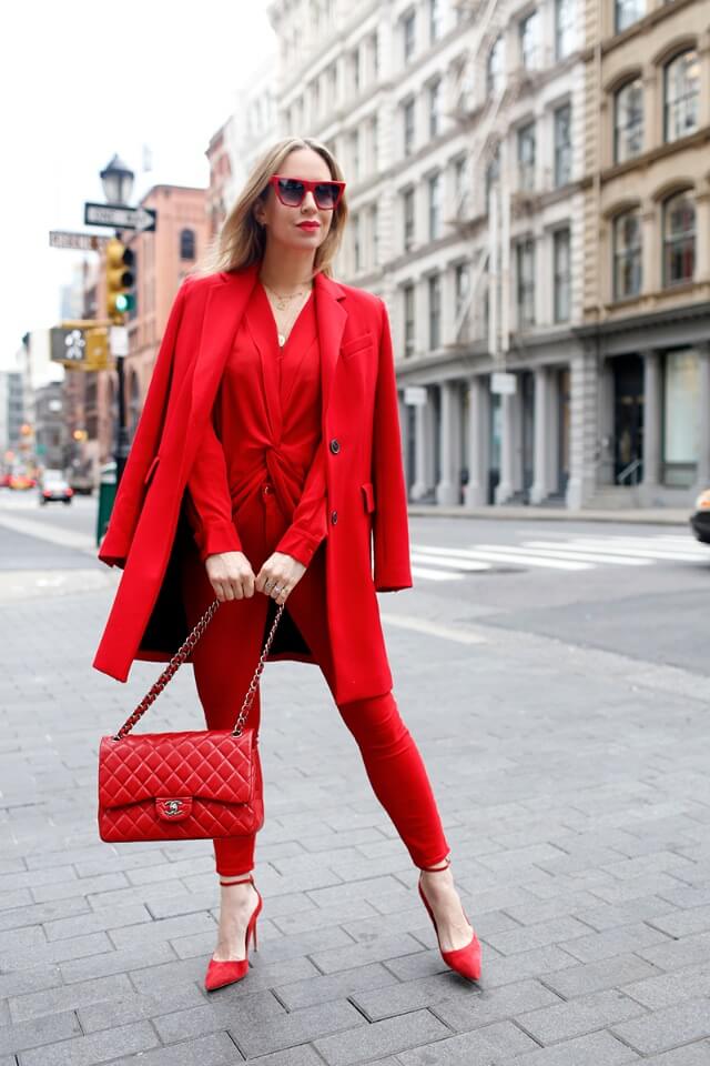 Total red with tight-fitting trousers