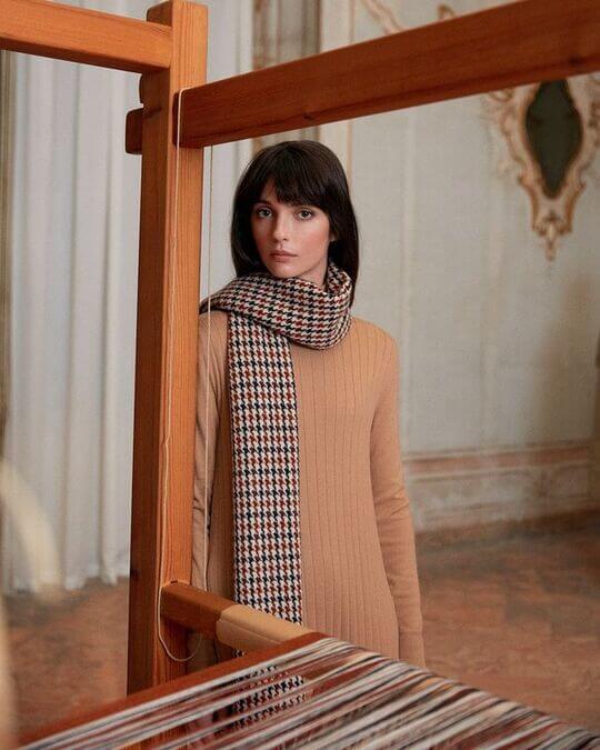 Scarf with checkered pattern
