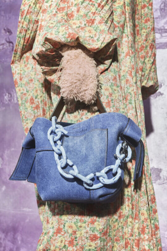 Blue bag with chains
