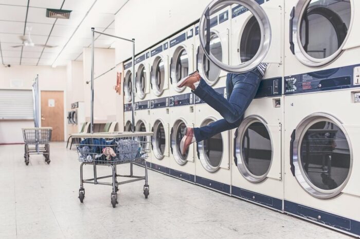 Cleaning the down jacket in a dry cleaner or laundry room