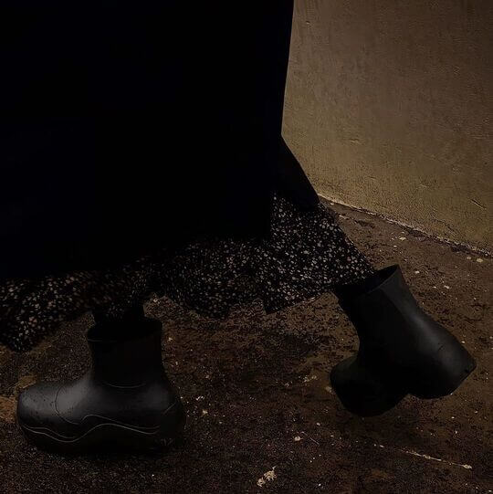Ankle boots with skirt