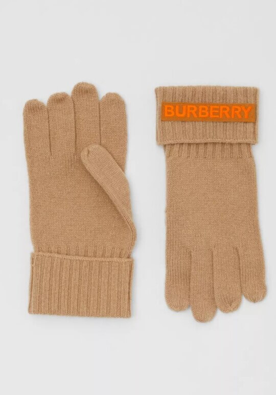 Knitted gloves