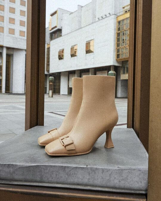 Laconic ankle boots
