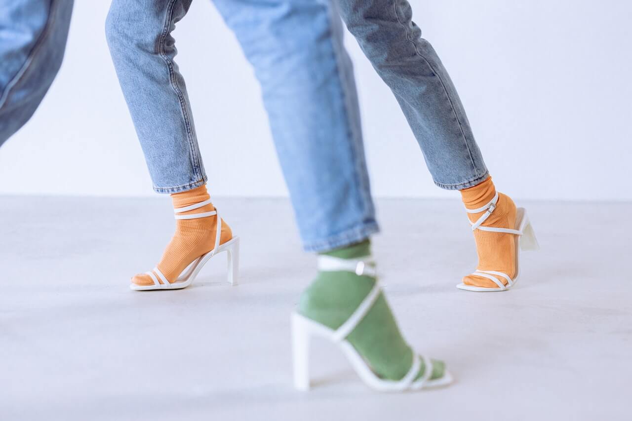 How to wear socks
