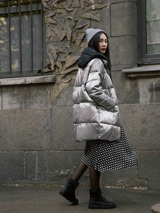 Light skirt with down jacket