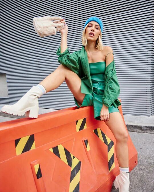 Bow with boots