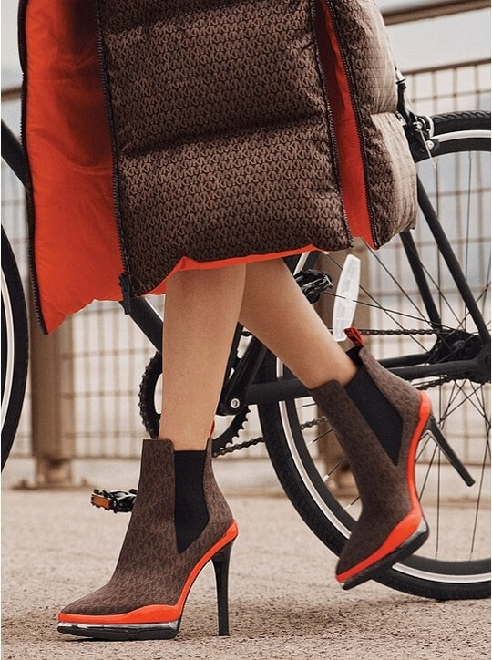 Heeled ankle boots with down jacket