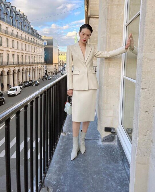 Beige costume