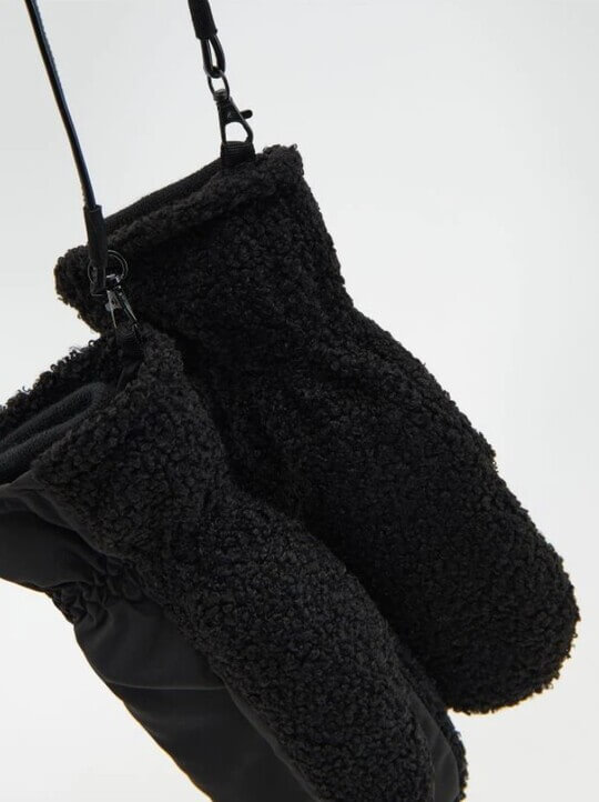 Black mittens