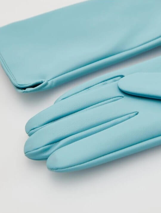 Blue gloves