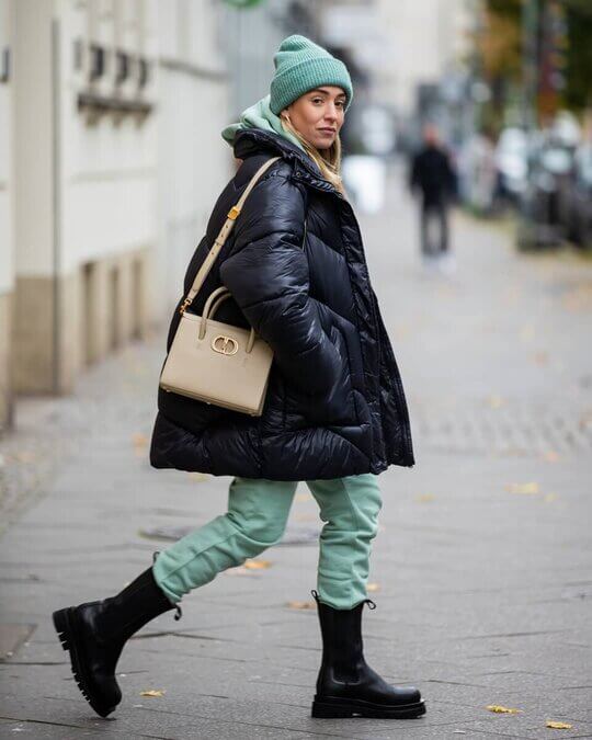 Sporty style on medium down jacket
