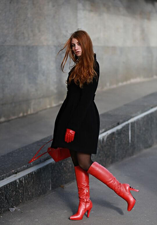 In the tone of the shoes