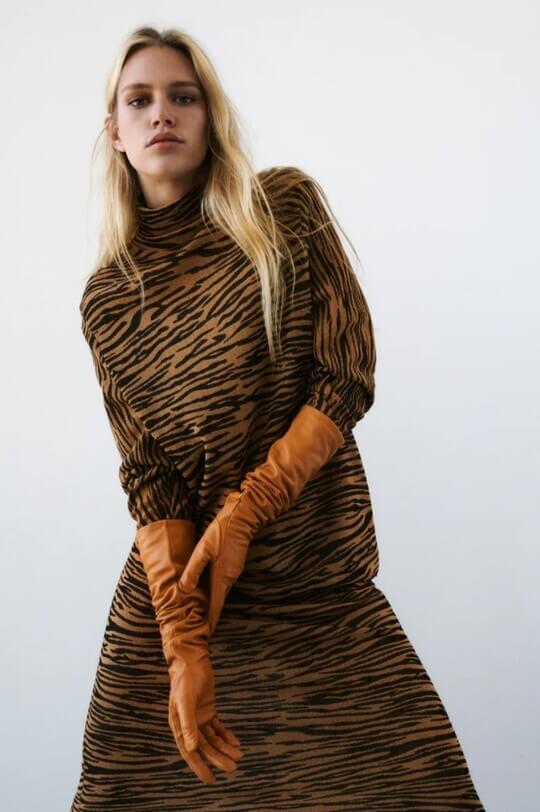 Light brown gloves