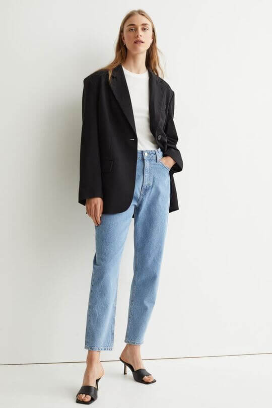 Cropped blue jeans
