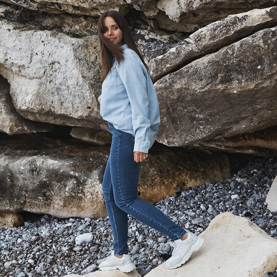 Jeans with oversize shirt