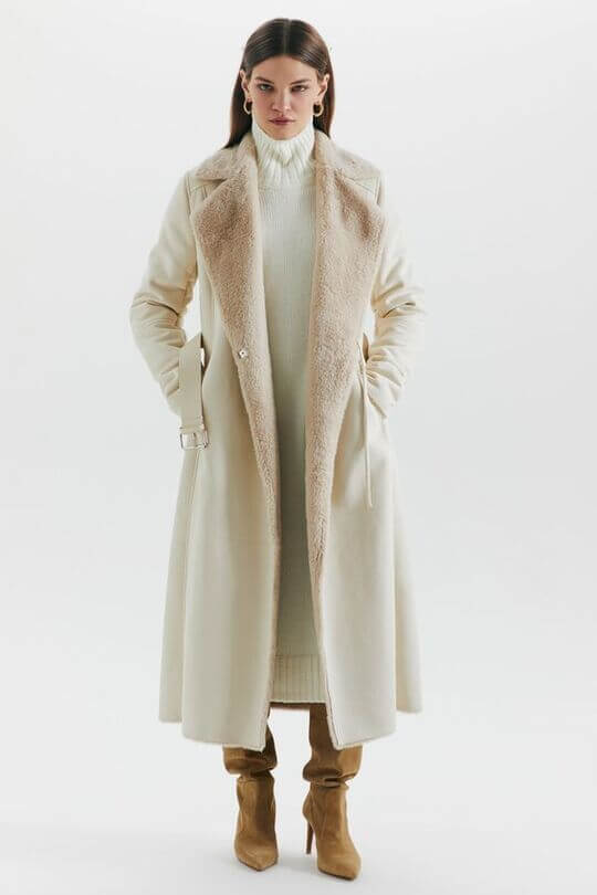 Coat with fur