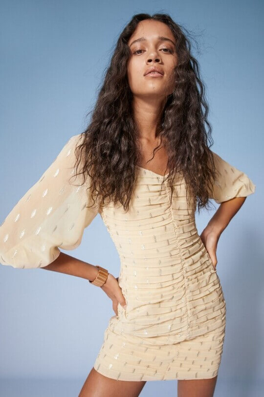 Dress with voluminous sleeves