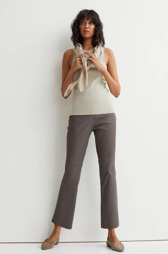 Grey trousers with t-shirt