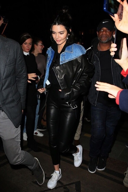 Kardashian in leggings