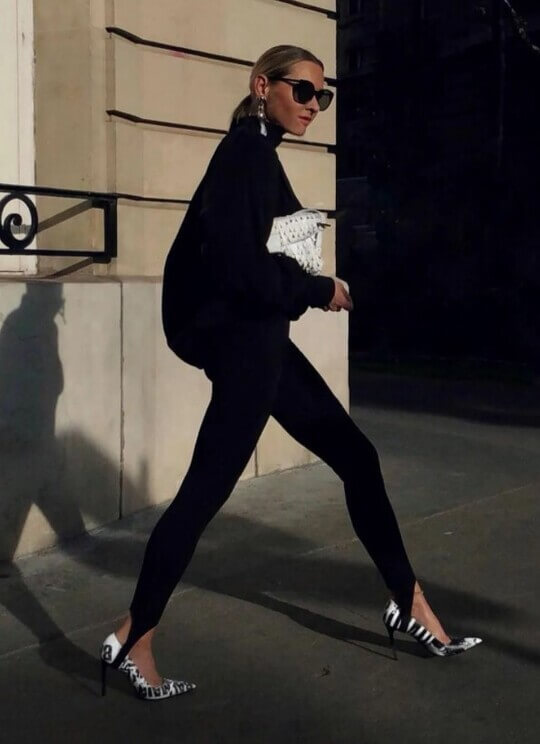 Leggings with shoes