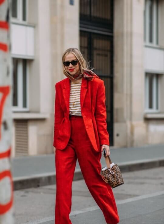 Bucket bag with costume